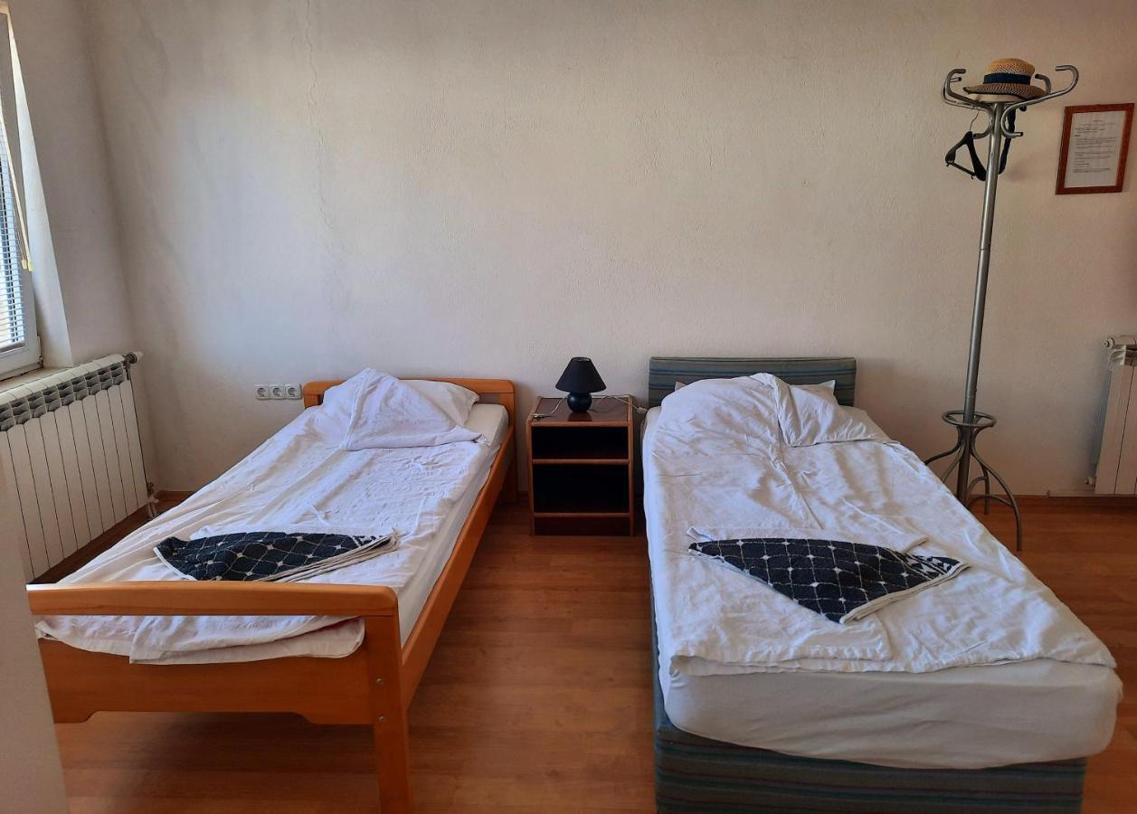 Guest House Gina オフリド エクステリア 写真